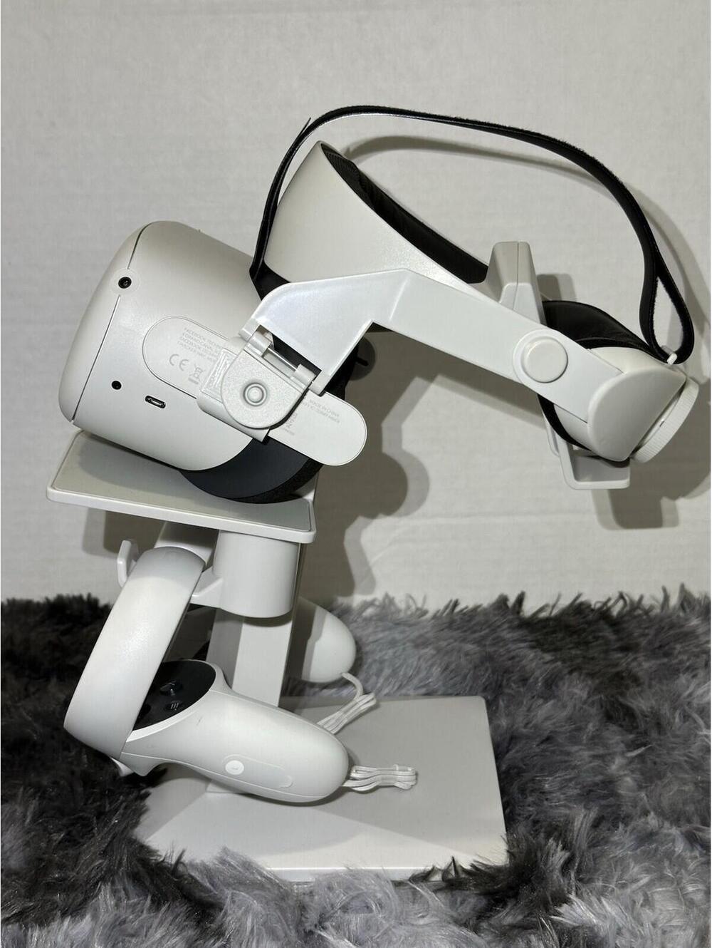 Meta Quest 2 256GB All-In-One VR System - Excellent Condition - Bundle Premium - Picture 2 of 6